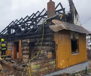 Niedźwiedź. Tragiczny pożar domu jednorodzinnego. 48-latek nie zdążył uciec przed płomieniami