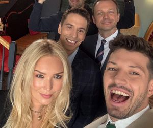 Barwy szczęścia na planie. Bruno (Lesław Żurek), Karolina (Marta Dąbrowska), Justin (Jasper Sołtysiewicz), Tomasz (Jakub Sokołowski)