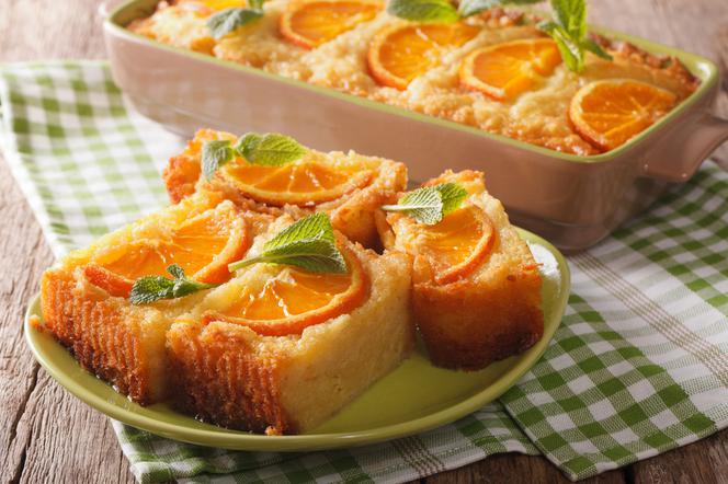 Pomarańczowe ciasto z Grecji: przepis na portokalopita z jogurtu i ciasta filo