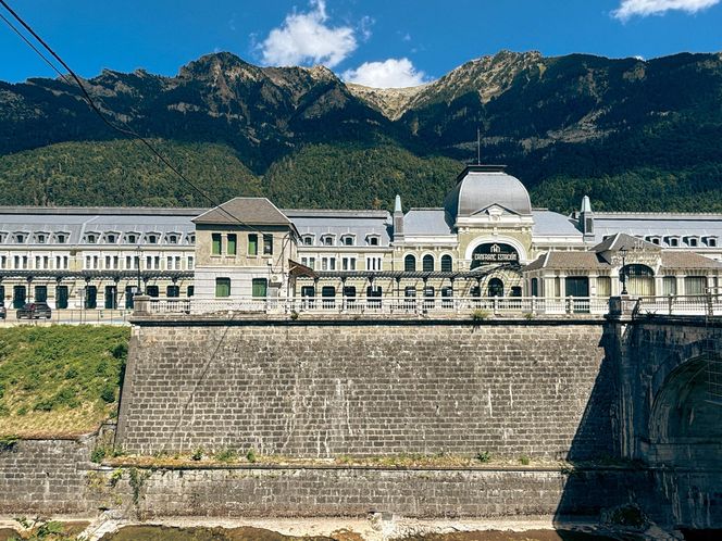  Canfranc Estación, Hiszpania. Dawny dworzec kolejowy zamienił się w luksusowy hotel