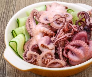 Ośmiorniczki baby: jak przyrządzać? Porady i przepisy na dania z ośmiorniczkami