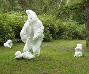 Ten park w Poznaniu trzeba odwiedzić. To prawdziwa galeria sztuki w plenerze!