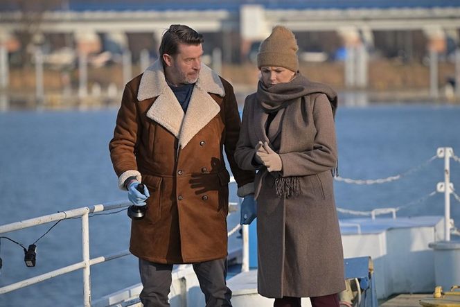 Pierwsza miłość, odcinek 4008: Łucja Reterska (Anna Samusionek), detektyw (Leszek Żukowski)