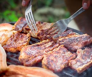 Marynata do boczku na grilla – idealne połączenie miodu i musztardy dla soczystego smaku!