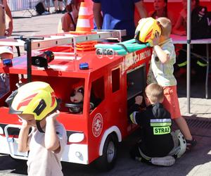 Zlot Czerwonych Samochodów w Poznaniu