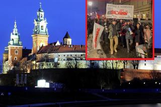 Miesięcznica na Wawelu i demonstracja w obronie Kamińskiego i Wąsika. W Krakowie było gorąco [WIDEO]