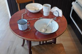 W Zabrzu jest bar rodem z filmów Barei. Sztućce na łańcuchu, a jedzenie przepyszne