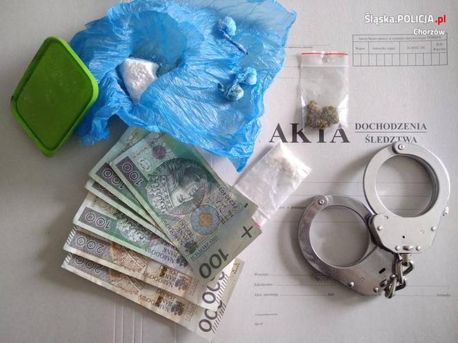 Narkotyki schowane w piecu kaflowym