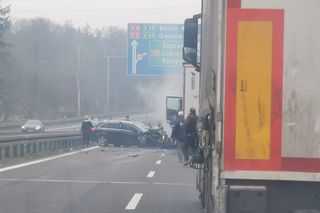 Wypadek na A6 w szczecińskim Dąbiu. Cztery osoby ranne