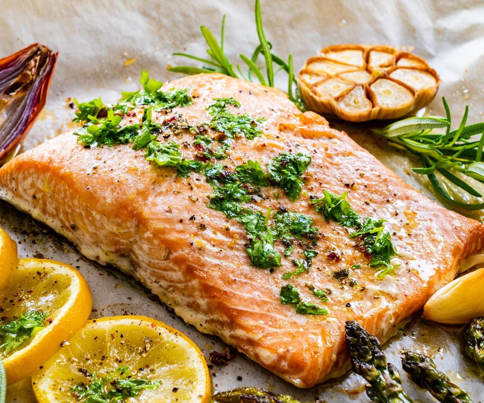 Aromatyczny łosoś z pieca w 30 minut. Idealny obiad dla zabieganych