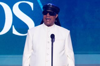 Od lat krąży plotka, jakoby Stevie Wonder wcale nie był niewidomy. Muzyk zabrał głos w tej sprawie