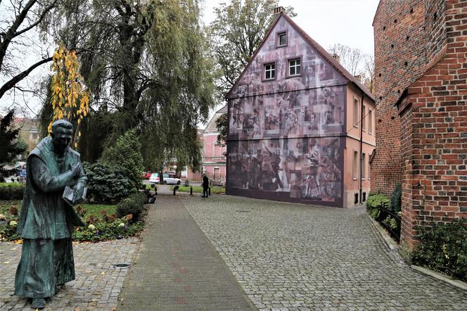 Nowy, piękny, historyczny mural