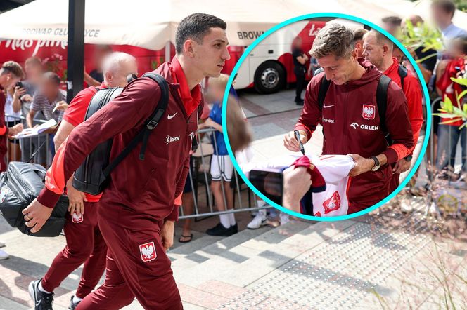 Reprezentacja Polski po meczu z Holandią. Lewandowski i Grosicki nie zawiedli kibiców, tak wyglądał powrót do kraju