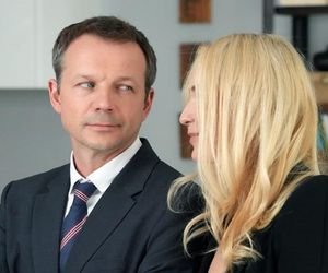 Barwy szczęścia, odcinek 3267. Bruno (Lesław Żurek), Karolina (Marta Dąbrowska)