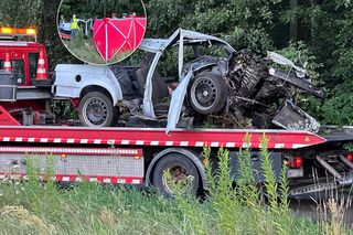 30-latek jechał gruzem: BMW bez drzwi i okien! Uderzył w drzewa i zginął na miejscu
