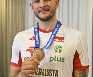 Kibice w szoku! Czekali na siatkarzy, a tu nagle wyszli polscy złoci medaliści