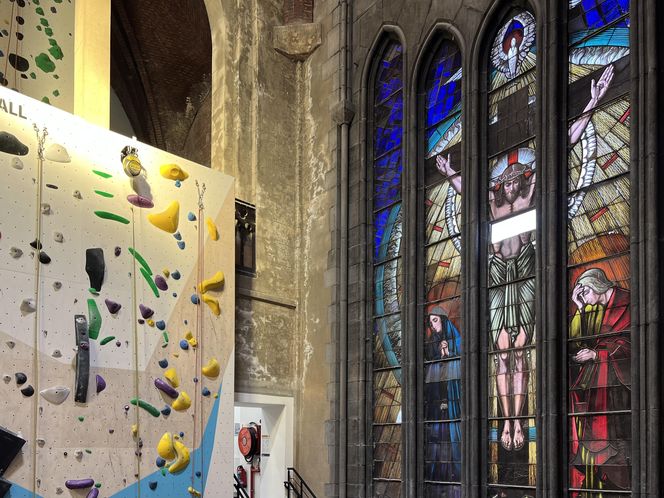Ścianka wspinaczkowa w kościele św. Antoniego Padewskiego w Brukseli