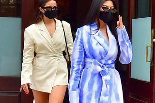 Kourtney Kardashian w marynarce Eppram od Maffashion