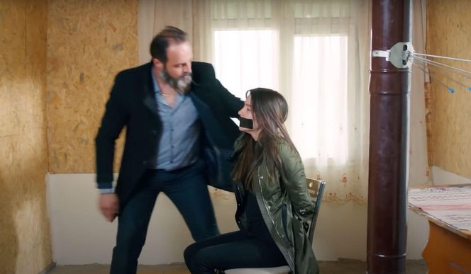 Melis naprowadzi porywacza na trop Zeynep. Dojdzie do tragicznego wypadku i dziewczyna zostanie pojmana.