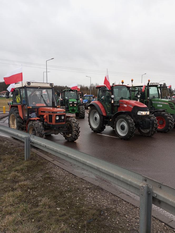 Trwa protest rolników w woj. lubelskim. Blokady są w wielu miejscach w regionie [DUŻO ZDJĘĆ]