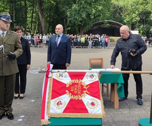 Nadanie sztandaru dla 16 WOG