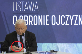 Na widok tego, co Jarosław Kaczyński trzyma w kieszeni, aż nas zmroziło. Padniecie!