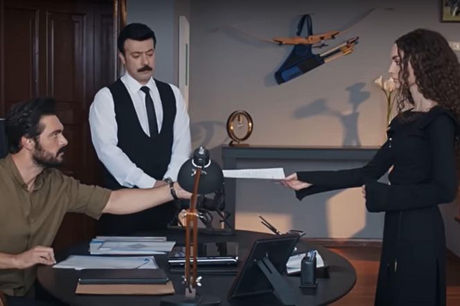 Yaman podaje Nanie regulamin, który ma stosować podczas opieki nad Yusufem 