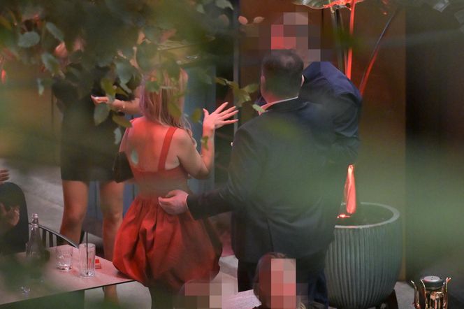 Joanna Krupa w objęciach Dominika Tarczyńskiego.