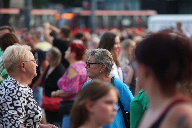 Potańcówka pod Teatrem Śląskim w Katowicach. Tłumy wręcz oszalały ZDJĘCIA