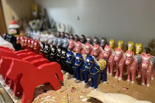 To dawna wieś wołoska w Małopolsce. Kiedyś zamieszkiwali ją pasterze, dziś słynie z drewnianych zabawek