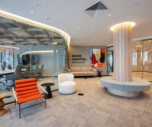 Biuro szyte na miarę – nowy fit-out siedziby Rock Capital w Warszawie