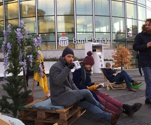 Zimowa strefa relaksu przed Rotundą – aktywiści pomagają miastu!