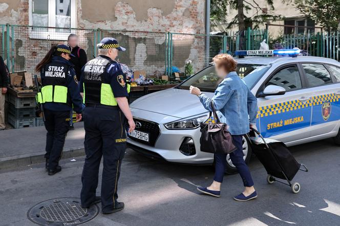 Walka o miejsce na Wiatraku. Kierowcy kontra sprzedawcy i klienci 