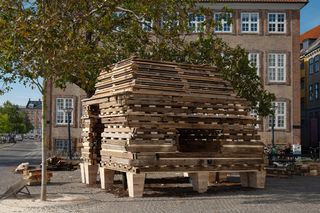 Rozebrane stodoły i przepołowione cegły. Slow Pavilions w Kopenhadze reprezentują architekturę w zwolnionym rytmie