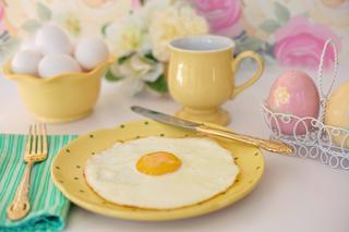 O której zjeść śniadanie wielkanocne? Jak powinno wyglądać śniadanie w Wielkanoc?
