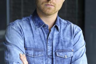 Michał Tomala gra Daniela Brzozowskiego w serialu TVN Na Wspólnej. Tak zmieniał się aktor