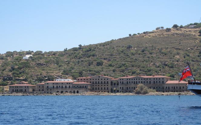 Opuszczony hotel w Pali na Nisiros