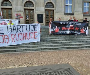 Paraliż w Katowicach. Rozpoczął się protest górników i hutników. Stal się hartuje, a rząd ją rujnuje