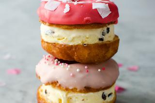 Donut ice cream sandwich - kolorowe kanapki lodowe z donutami  