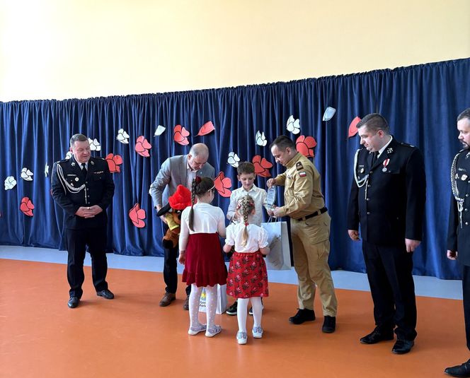 Iwo uratował rodzinę z pożaru.