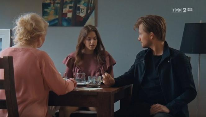 M jak miłość odc. 1606. Łukasz (Jakub Józefowicz), Ania (Gabriela Świerczyńska), Marta (Dominika Ostałowska)