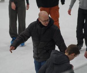 Torbyd pęka w szwach! Tłumy mieszkańców na bydgoskim lodowisku 