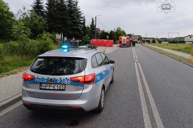 Tragiczny wypadek w Kłobucku. Samochód uderzył w słup energetyczny