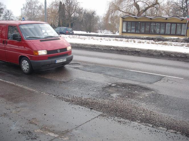 przez dziury tracimy