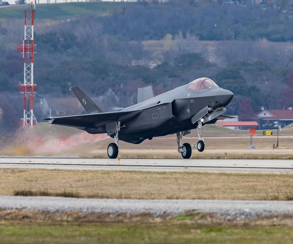 Wyjątkowy F-35 wśród trzech lecących do Polski. Co go wyróżnia?