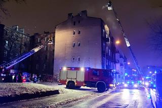 Pięciu mężczyzn omal nie spłonęło żywcem! Pożar na Pradze-Północ