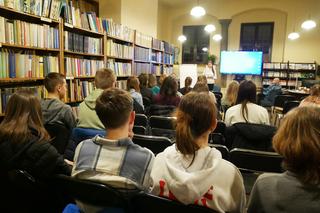 Biblioteka z Nowego Sącza zaprasza ósmoklasistów na darmowe warsztaty. Można powtórzyć materiał z polskiego