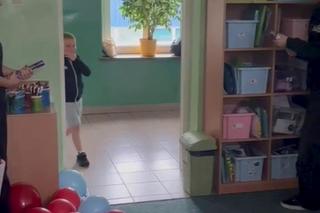 Adaś pokonał raka i wrócił do przedszkola. Tak go powitali. Łzy wzruszenia