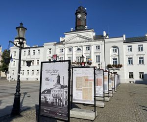 Kiedy na wieży płockiego ratusza pojawił się pierwszy zegarł? Wyjątkowa wystawa na Starym Rynku