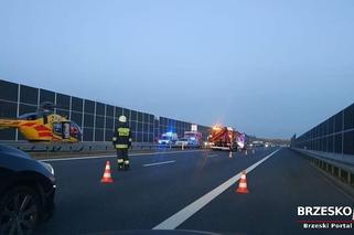 Osobówka uderzyła w bariery na autostradzie A4! Lądował śmigłowiec LPR-u